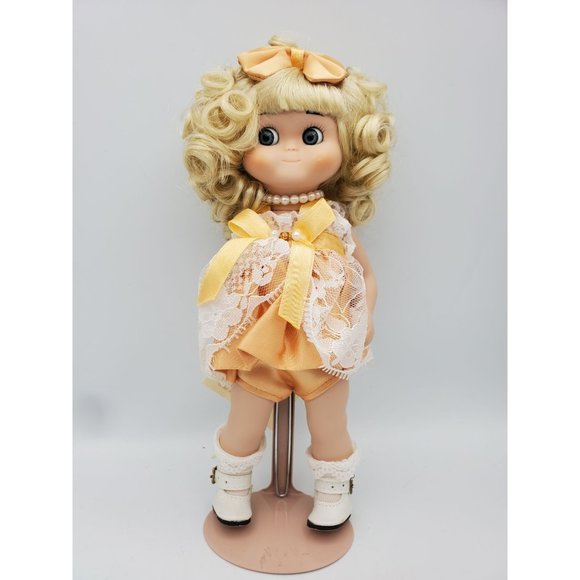 " Bette Ball Goebel DOLLY DINGLE Doll Topaz Tingle Original Box & Stand